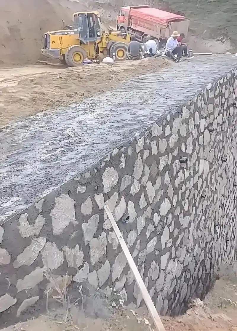 开封龙亭区边坡加固